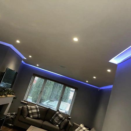 Large Home, Close To Bhx, Nec, Jlr, 4 Double Beds! Birmingham Bagian luar foto